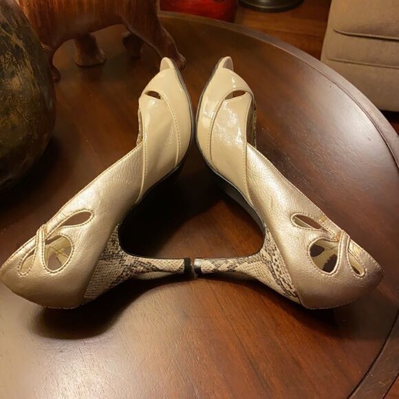 Candie’s Wikked Heels, Tan, Gold, Snakeskin Sz 8M - Picture 5 of 9